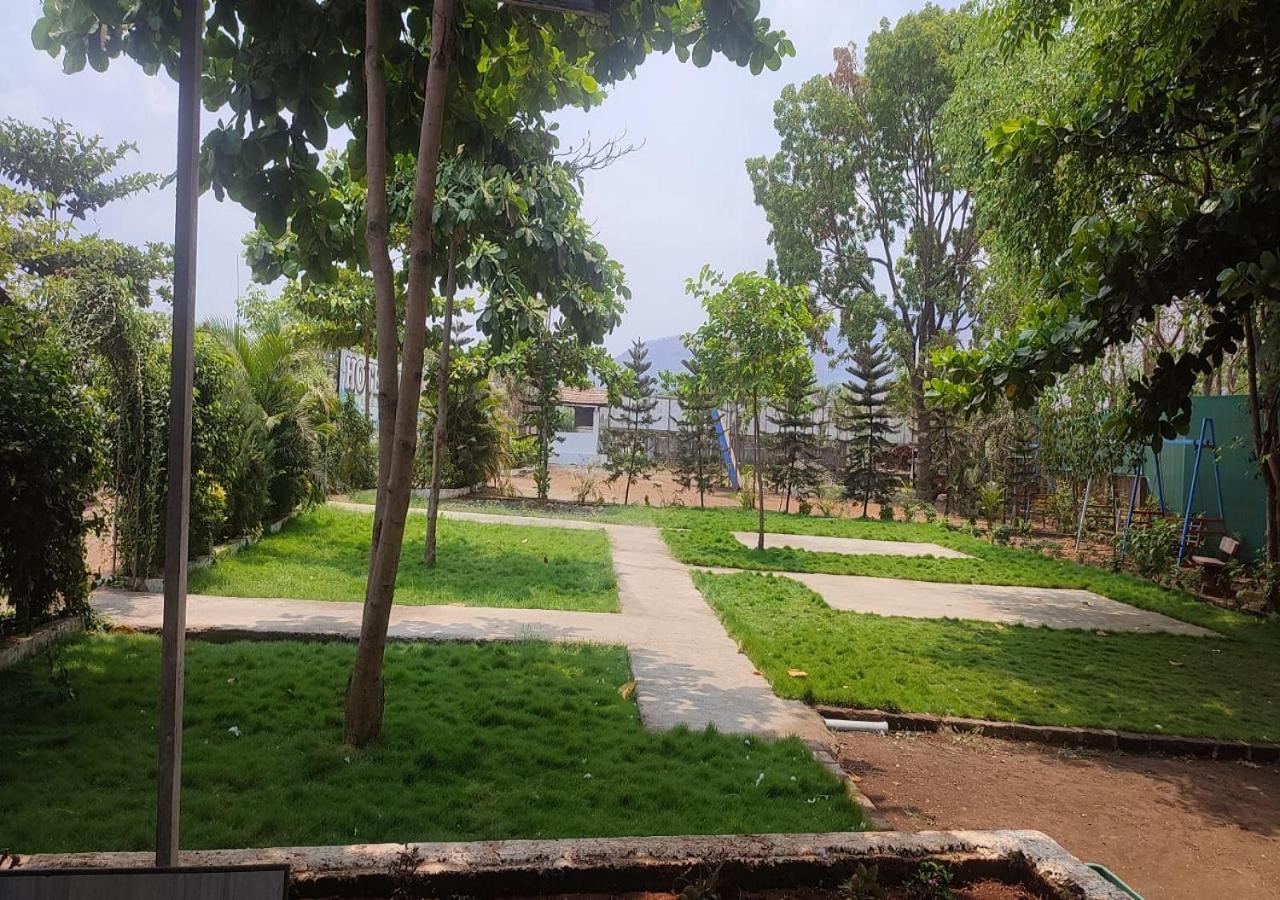 Hotel Metro Palace Resort Karjat Exterior foto